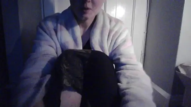 Amy01112 online show from 12-17-25, 03:40