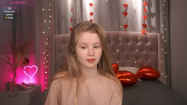 Snapshot of LilianHoward chatting on 02-13-26, 12:34 LilianHoward online show from 02-13-26, 12:34