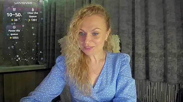 Snapshot of LanaLight_x chatting on 05-27-26, 07:44 LanaLight x online show from 05-27-26, 07:44