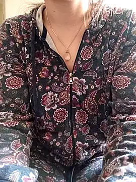 gatitachula93 online show from 04-17-26, 03:15