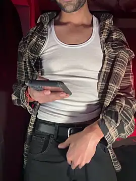 Snapshot of fitboy_xxx chatting on 05-12-26, 10:29 fitboy xxx online show from 05-12-26, 10:29