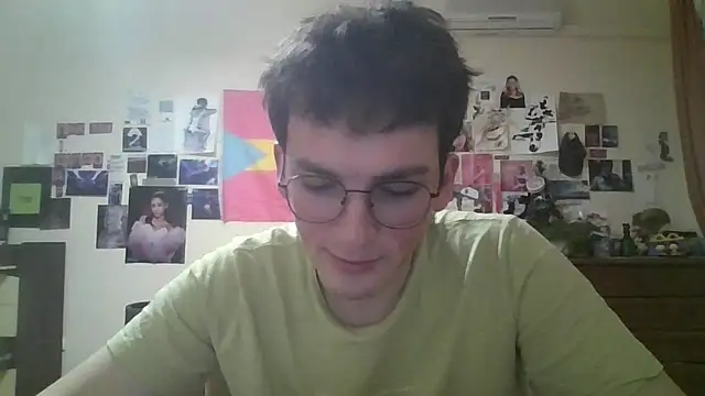 Snapshot of leo_cutie chatting on 03-12-26, 08:26 leo cutie online show from 03-12-26, 08:26