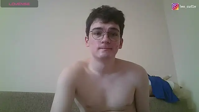 Snapshot of leo_cutie chatting on 03-17-26, 08:39 leo cutie online show from 03-17-26, 08:39