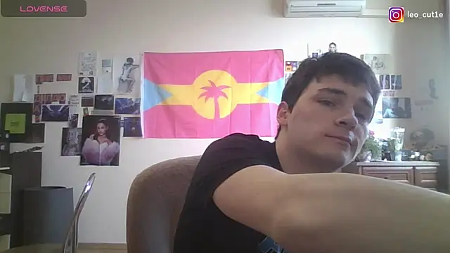 Snapshot of leo_cutie chatting on 03-19-26, 07:56 leo cutie online show from 03-19-26, 07:56