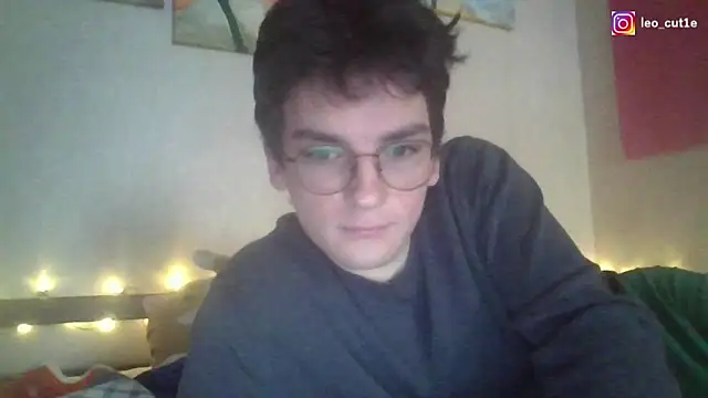 Snapshot of leo_cutie chatting on 04-11-26, 04:50 leo cutie online show from 04-11-26, 04:50