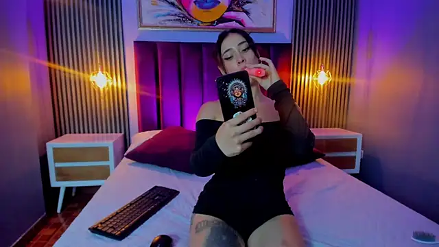 Ariana collinss online show from 04-01-26, 01:41