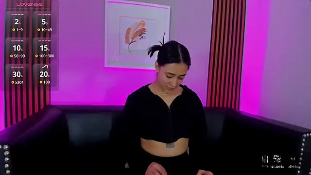 Snapshot of Ariana_collinss chatting on 06-25-26, 11:37 Ariana collinss online show from 06-25-26, 11:37