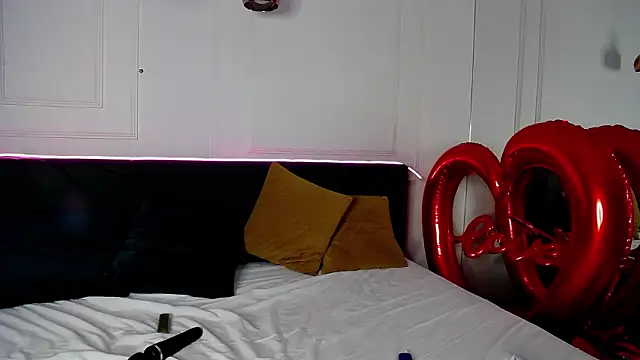 Snapshot of RavenFoxxy chatting on 02-22-26, 06:35 RavenFoxxy online show from 02-22-26, 06:35