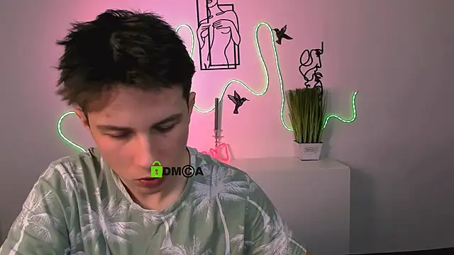 Snapshot of leo_valor chatting on 12-17-25, 07:31 leo valor online show from 12-17-25, 07:31