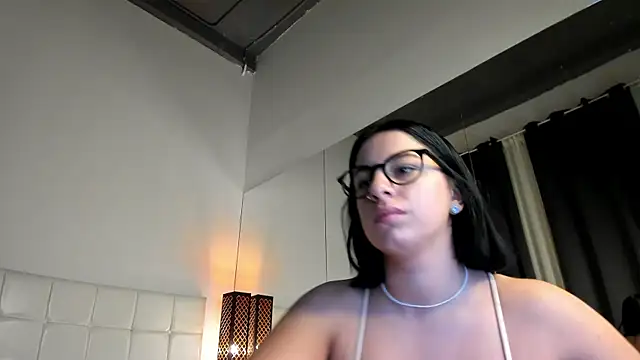 Snapshot of LucyRayy chatting on 12-19-25, 08:38 LucyRayy online show from 12-19-25, 08:38