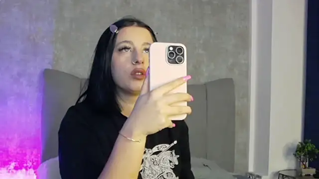 Snapshot of LucyRayy chatting on 02-08-26, 08:01 LucyRayy online show from 02-08-26, 08:01