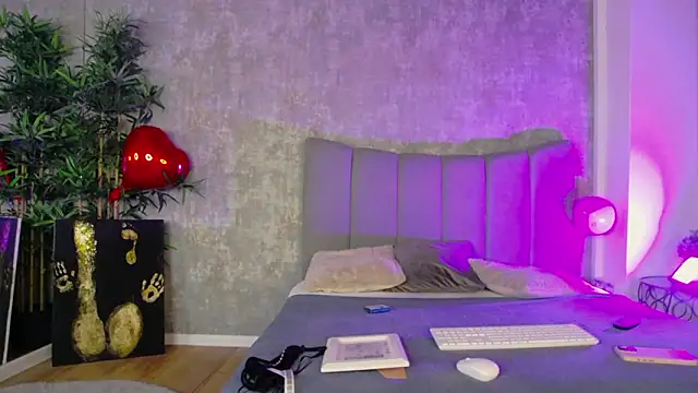 Snapshot of LucyRayy chatting on 02-24-26, 08:18 LucyRayy online show from 02-24-26, 08:18