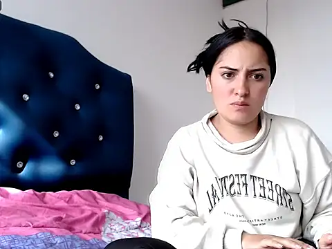 MisNicol online show from 04-07-26, 01:00