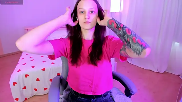 Snapshot of KrisDoeil chatting on 03-17-26, 02:16 KrisDoeil online show from 03-17-26, 02:16