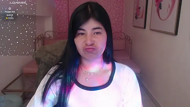 Nina harpper  online show from 12-15-25, 01:04