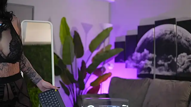 Ivy Trix online show from 04-04-26, 06:05