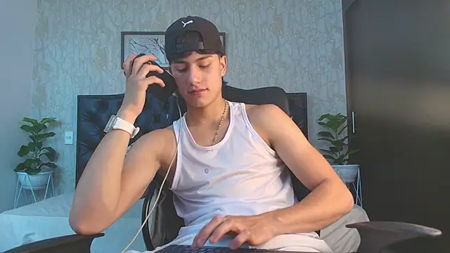 Lander Cruz online show from 12-14-25, 06:01