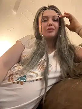 Snapshot of AmazingVi chatting on 12-03-25, 05:44 AmazingVi online show from 12-03-25, 05:44