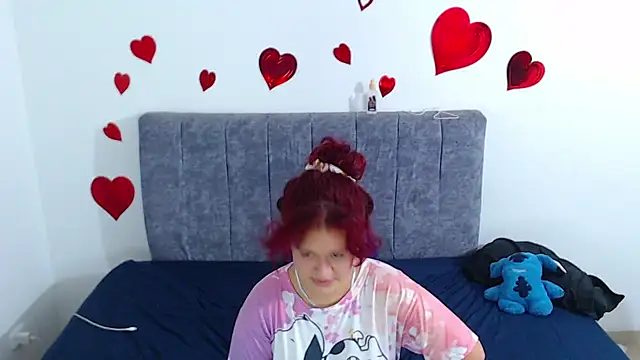 Snapshot of hottie_couplee chatting on 06-11-26, 11:47 hottie couplee online show from 06-11-26, 11:47