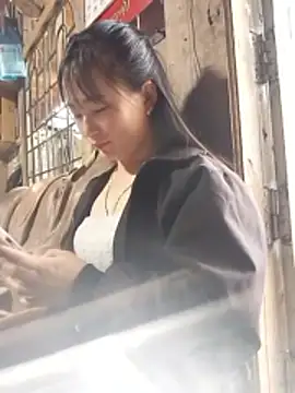 Snapshot of Maiphu34 chatting on 05-18-26, 12:40 Maiphu34 online show from 05-18-26, 12:40