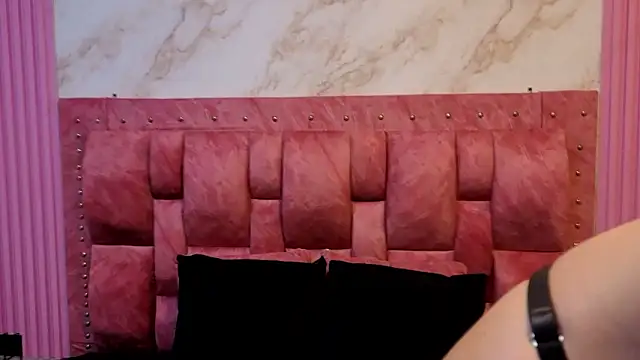 Snapshot of ValeryMorales chatting on 02-15-26, 07:51 ValeryMorales online show from 02-15-26, 07:51