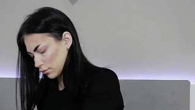 RachaelMils online show from 12-22-25, 03:47