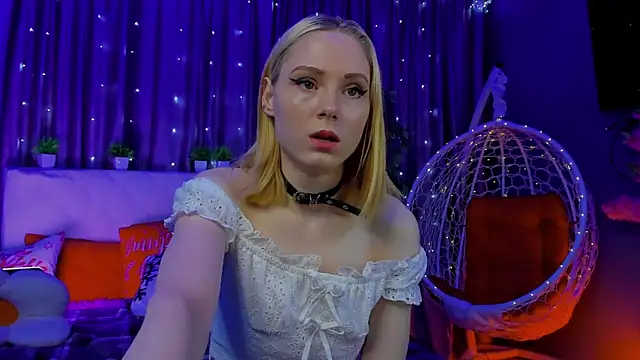 Gina Gina love online show from 02-15-26, 01:13