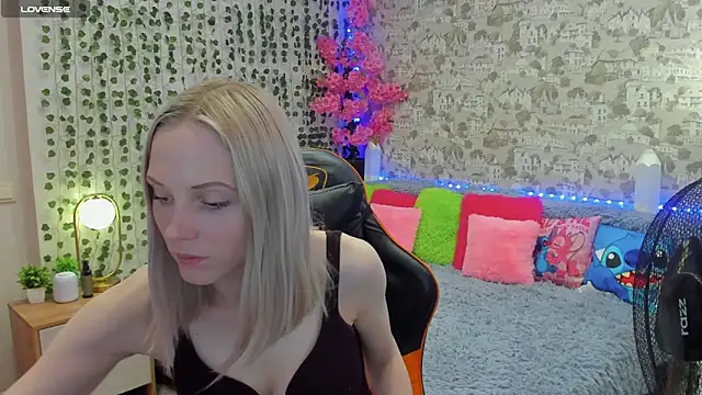 Gina Gina love online show from 05-18-26, 04:29