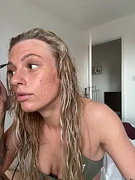 Blonde BambiXX online show from 03-13-26, 11:39