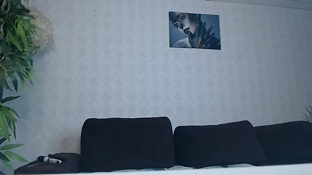 SilviaVanda online show from 12-22-25, 07:27