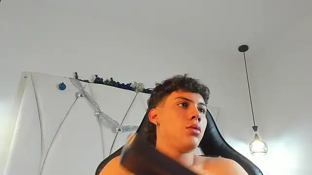 Snapshot of Erick_wingston chatting on 12-04-25, 12:58 Erick wingston online show from 12-04-25, 12:58