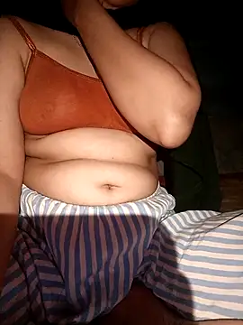 Snapshot of hottyrose69 chatting on 12-03-25, 04:53 hottyrose69 online show from 12-03-25, 04:53