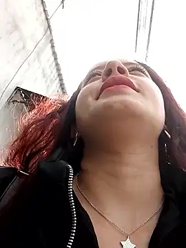 Snapshot of chatting on 12-04-25, 01:53 online show from 12-04-25, 01:53