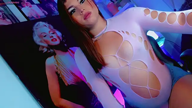 Snapshot of Tiiana_Glow10_ chatting on 12-03-25, 04:09 Tiiana Glow10 online show from 12-03-25, 04:09