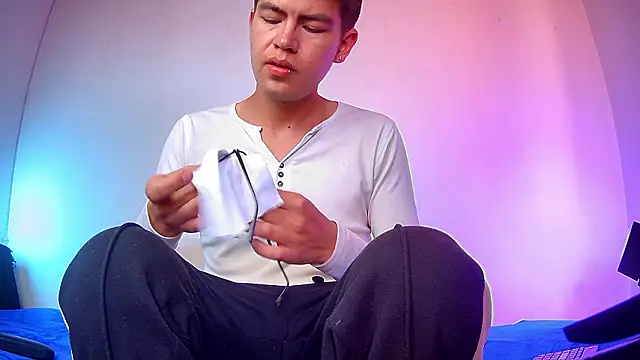 nicolatinboy online show from 03-20-26, 09:08