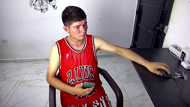 Snapshot of elcalienticooo chatting on 12-04-25, 12:09 elcalienticooo online show from 12-04-25, 12:09