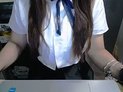 Snapshot of maian_love chatting on 05-08-26, 07:19 maian love online show from 05-08-26, 07:19
