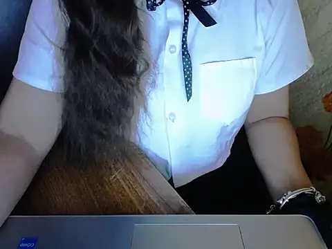 Snapshot of maian_love chatting on 05-21-26, 06:37 maian love online show from 05-21-26, 06:37