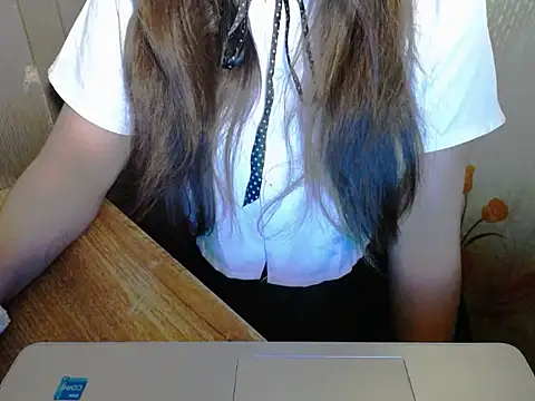 Snapshot of maian_love chatting on 06-18-26, 08:24 maian love online show from 06-18-26, 08:24