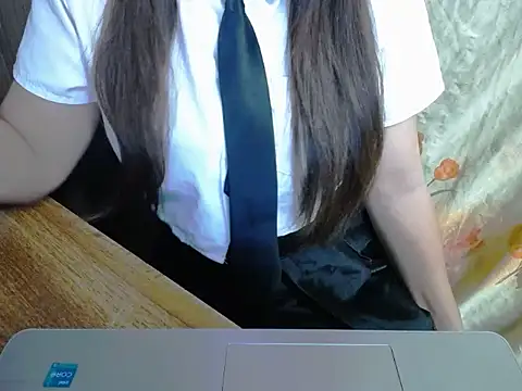 Snapshot of maian_love chatting on 07-17-26, 06:57 maian love online show from 07-17-26, 06:57