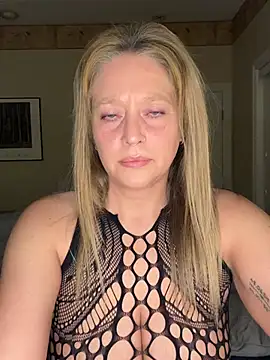 Snapshot of MissyLovelace chatting on 05-15-26, 11:06 MissyLovelace online show from 05-15-26, 11:06