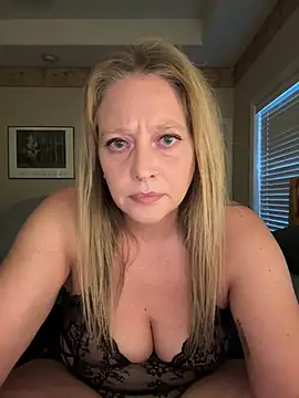 Snapshot of MissyLovelace chatting on 06-13-26, 11:52 MissyLovelace online show from 06-13-26, 11:52