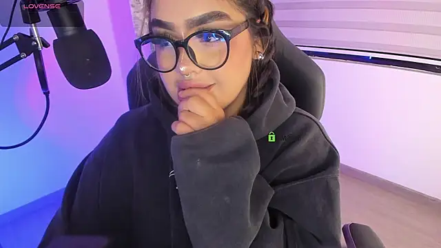 asheryn online show from 04-07-26, 02:23