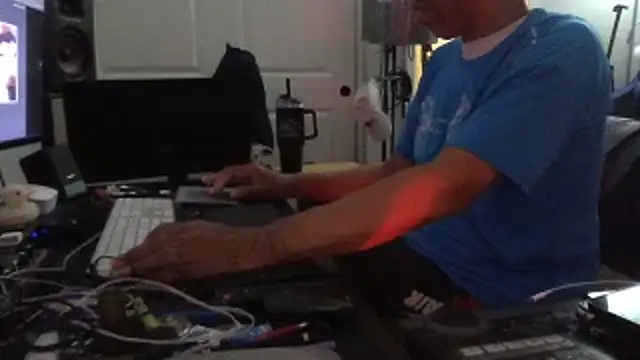 Snapshot of daddyleftcurve chatting on 12-03-25, 10:24 daddyleftcurve online show from 12-03-25, 10:24