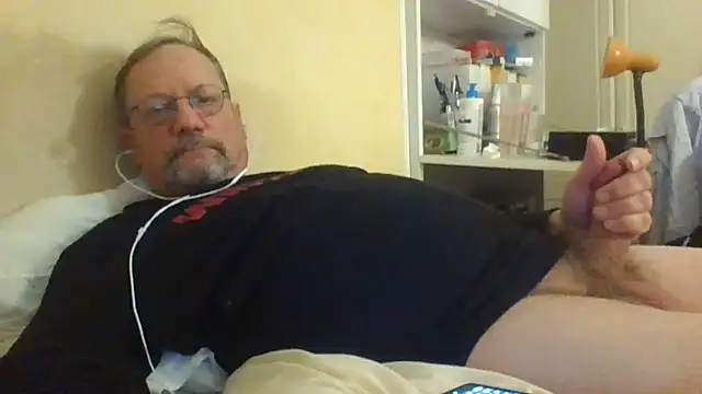 Snapshot of Wanky357 chatting on 05-21-26, 10:06 Wanky357 online show from 05-21-26, 10:06