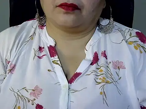 Snapshot of Soniya_Sha chatting on 02-16-26, 06:59 Soniya Sha online show from 02-16-26, 06:59