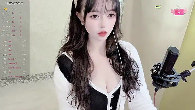 Snapshot of Anana- chatting on 12-14-25, 04:29 Anana- online show from 12-14-25, 04:29