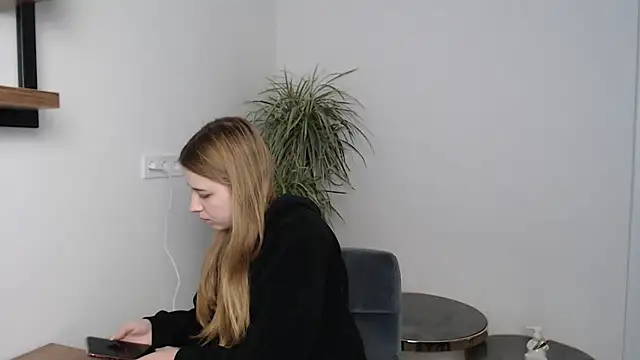 SweetBellaa  online show from 12-17-25, 11:38