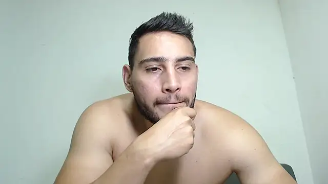 Snapshot of Seank_Noszka chatting on 05-14-26, 04:52 Seank Noszka online show from 05-14-26, 04:52