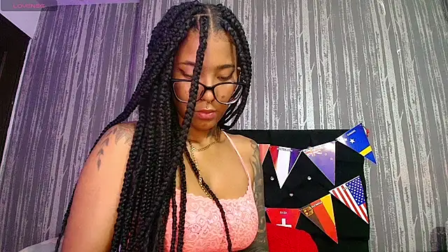 Snapshot of Elizabetth_Roman chatting on 06-16-26, 03:03 Elizabetth Roman online show from 06-16-26, 03:03